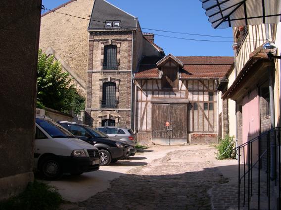  Cour d'immeuble (rue Dominique)